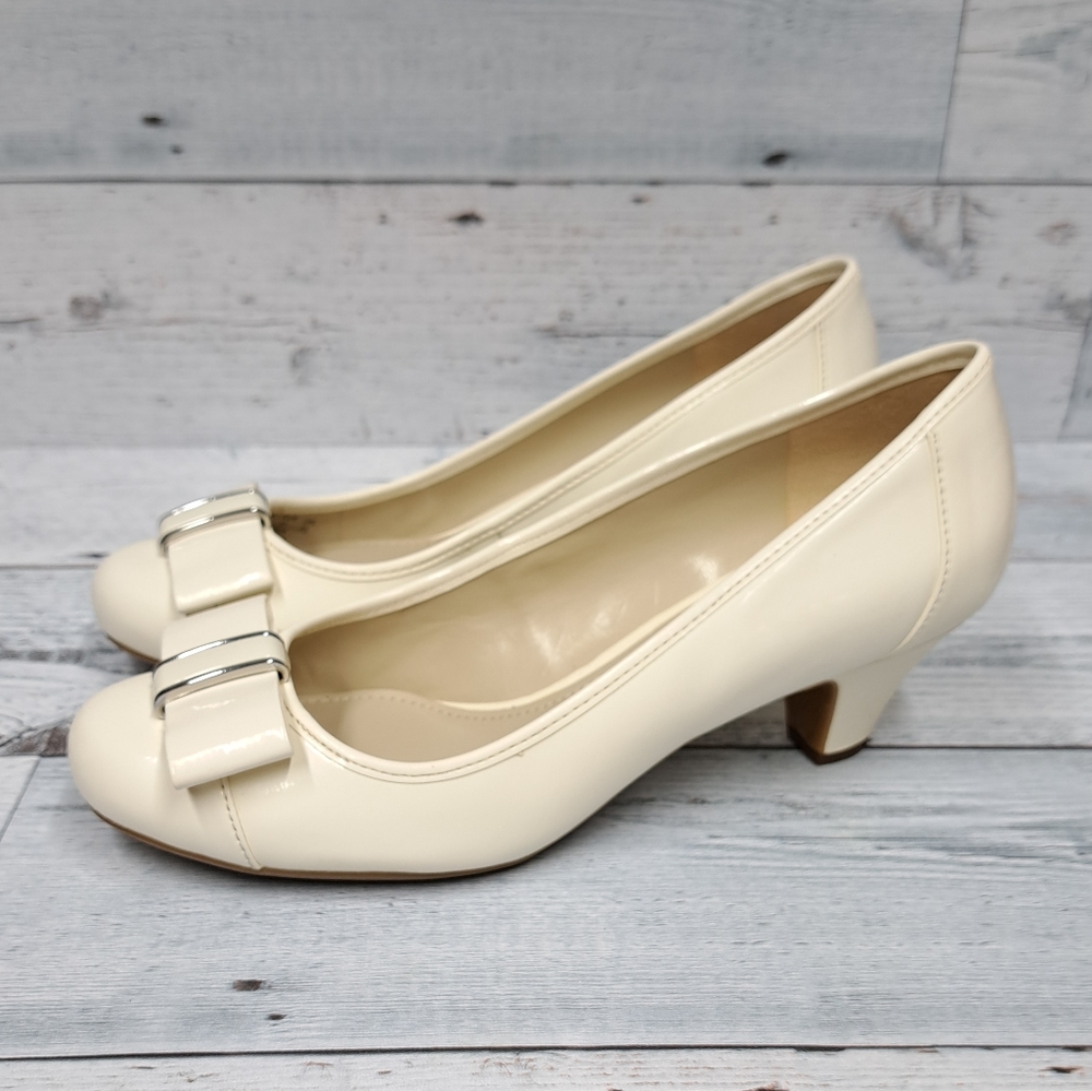 Naturalizer  Pumps Women Size 6 Bow Ivory